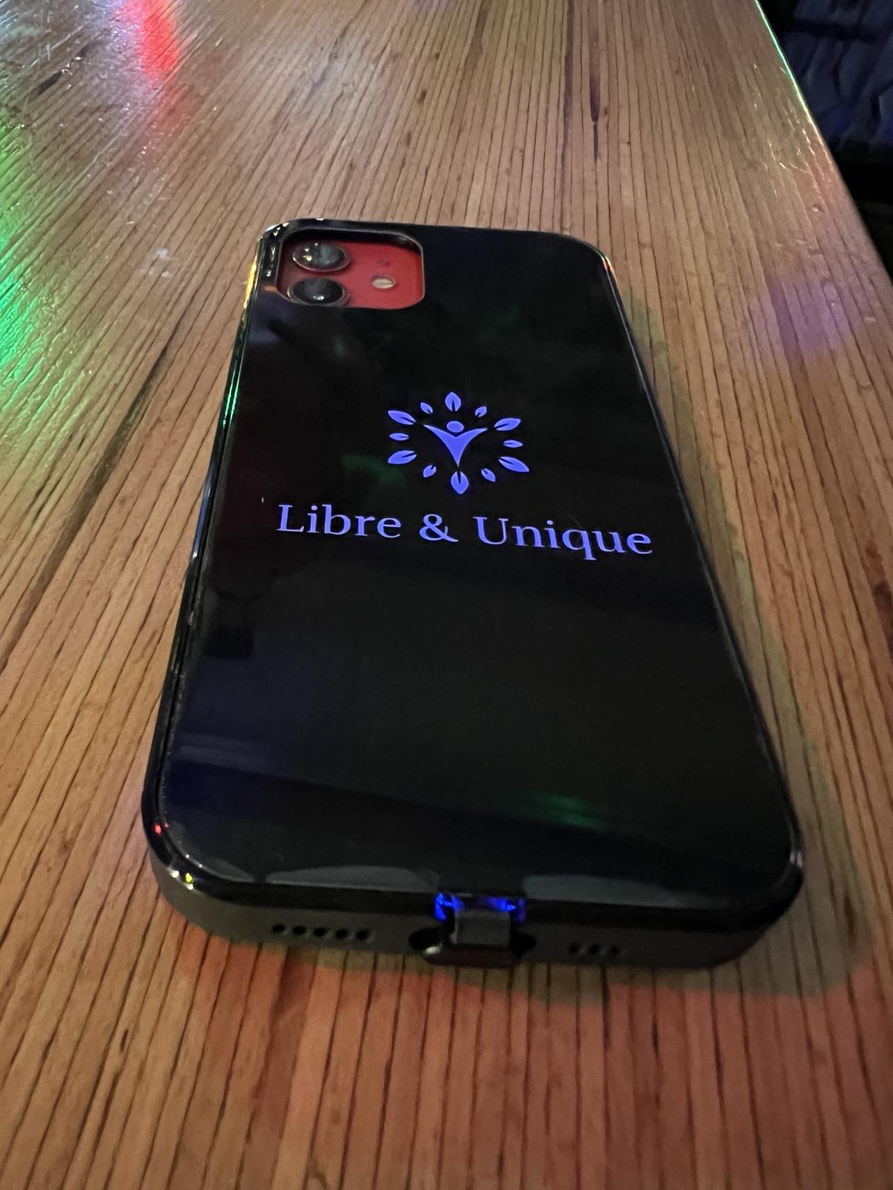 Coque de téléphone noire à LED multicolores