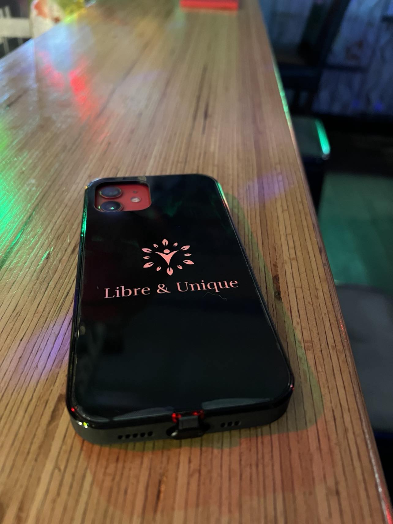 Coque de téléphone noire à LED multicolores